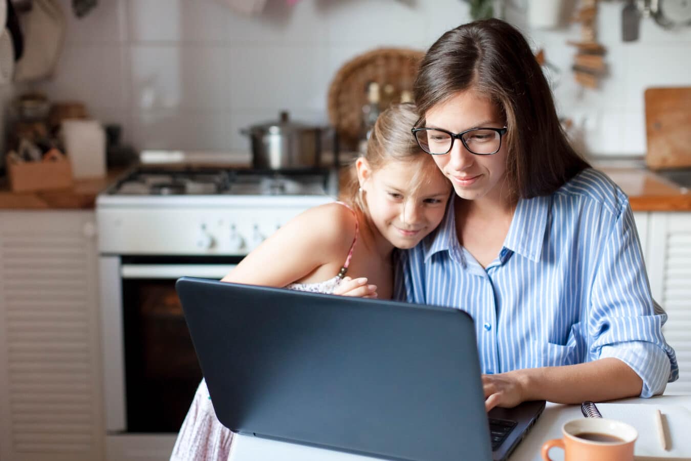 Women works with her daughter at a computer